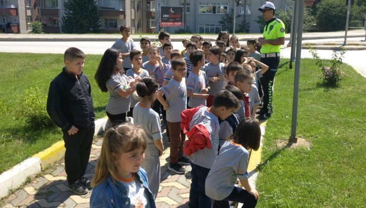 Kastamonu Emniyet Müdürlüğü Çocuklara Eğitim Verdi