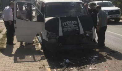 57’nci alay bulvarında kaza 2 kişi yaralandı