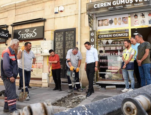 Kastamonu Belediyesi Belediye Caddesini onarıyor