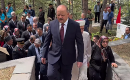 Kastamonu Valisi ve İl Protokolü Şehitliği ziyaret etti