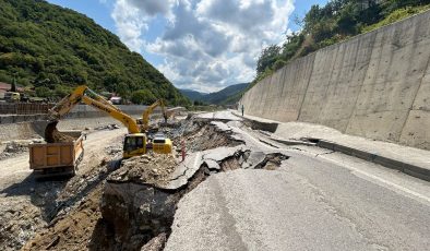 Kastamonu’ya giden yol çöktü