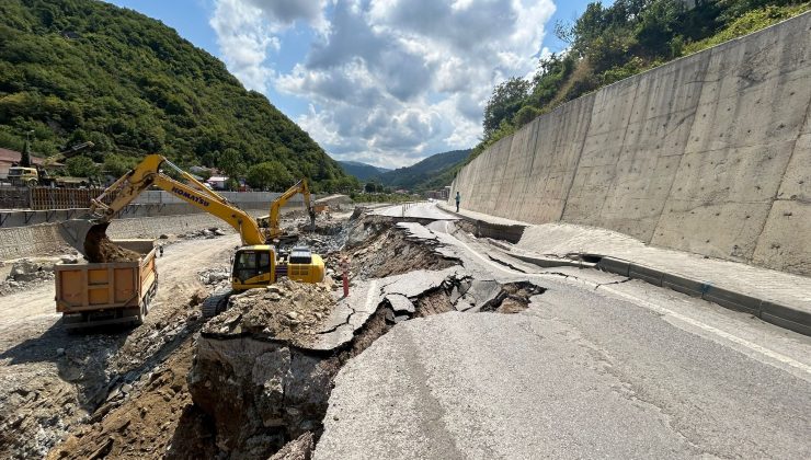 Kastamonu’ya giden yol çöktü