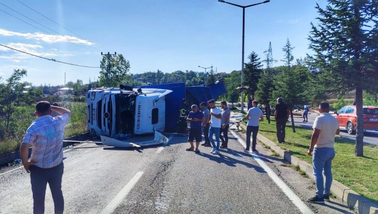 Tır devrildi; 1 yaralı