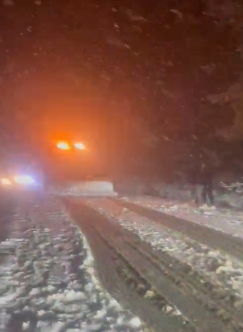 iki ilçeyi bağlayan yol ulaşıma kapandı