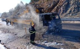 İstanbul yolu üzerinde bir çekici alevler içinde kaldı