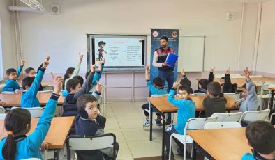 Jandarma tarafından Siber Farkındalık ve Bilinçlendirme Eğitimi yapıldı