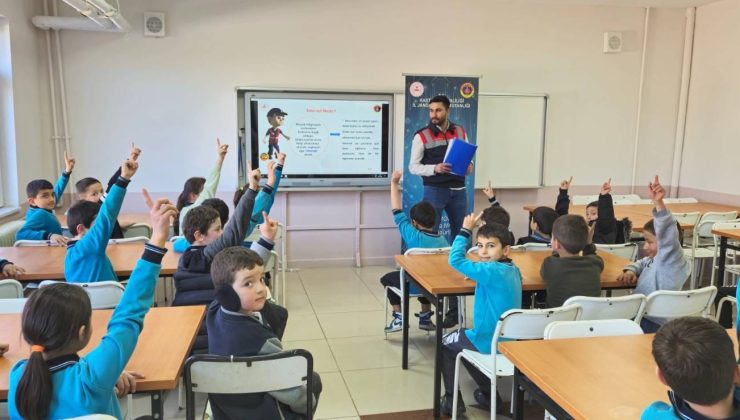 Jandarma tarafından Siber Farkındalık ve Bilinçlendirme Eğitimi yapıldı