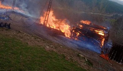 Kastamonu Taşköprü’de yangın çıktı,birçok ev kül oldu