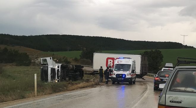 Daday yolunda Tırın kupa kısmı yan yattı