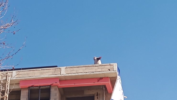 Kastamonu’da intihar etmek için inşaat halindeki  binanın çatı kısmına çıktı