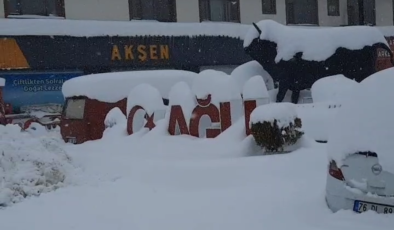 Yoğun kar Ağlı’yı beyaza bürüdü