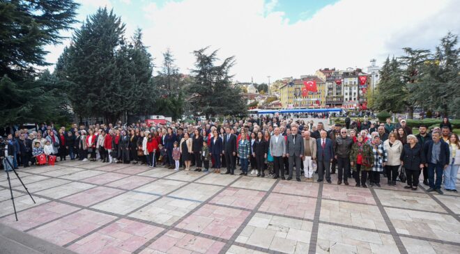 CHP’den Çelenk Bırakma Töreni