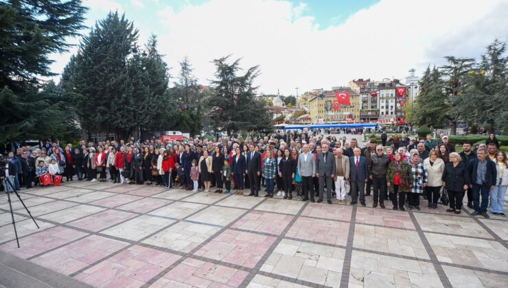 CHP’den Çelenk Bırakma Töreni
