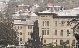 Kar yağışı Merkez’de aralıklarla sürüyor