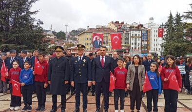 (Video Haber) 23 Nisan’a özel çelenk Bırakma Töreni gerçekleştirildi