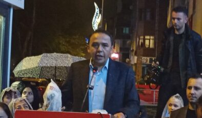 Başkan Baltacı’dan CHP İl Başkanlığı Önünde “Cumhuriyet” Vurgusu