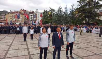 19 Mayıs Çelenk Töreni ile Başladı
