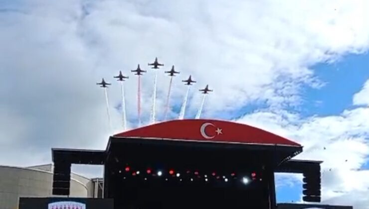 Türk Yıldızları Kastamonu Üniversitesi’nde Gösteri Uçuşu Gerçekleştirdi