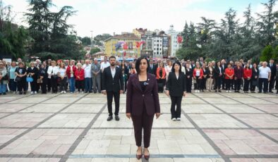 Yeni Parti 30 Ağustos Zafer Bayramı için Çelenk Bırakma Töreni Düzenledi