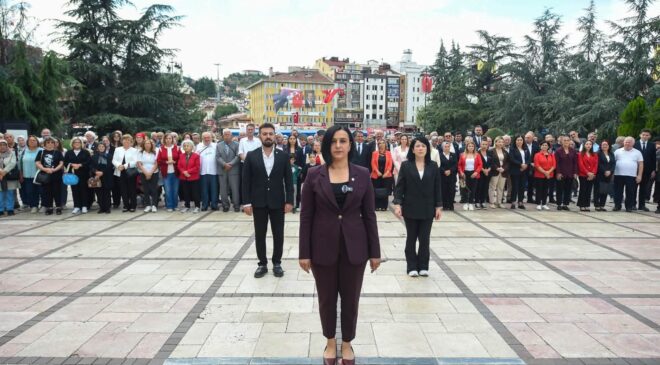 Yeni Parti 30 Ağustos Zafer Bayramı için Çelenk Bırakma Töreni Düzenledi