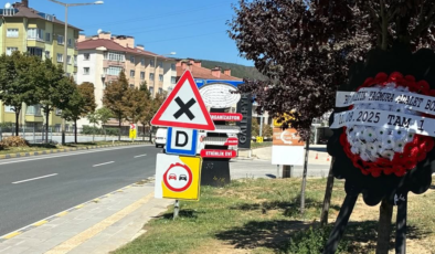 Yagmur’un Ölüm Yıl Dönümünde Ailesi Olay Yerine Çelenk Bıraktı