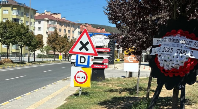 Yagmur’un Ölüm Yıl Dönümünde Ailesi Olay Yerine Çelenk Bıraktı