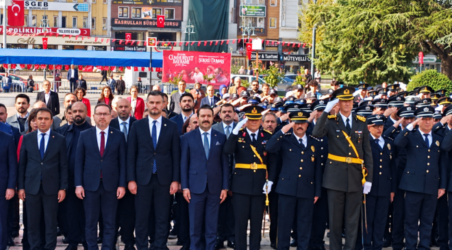 Kastamonu’da 29 Ekim’e Özel Çelenk Bırakma Programı Gerçekleştirildi