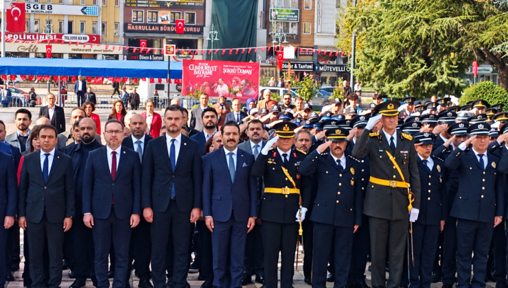 Kastamonu’da 29 Ekim’e Özel Çelenk Bırakma Programı Gerçekleştirildi